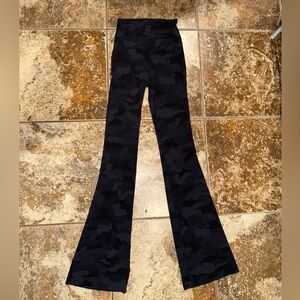 Lululemon Groove Super-High-Rise Flared Pant *Nulu